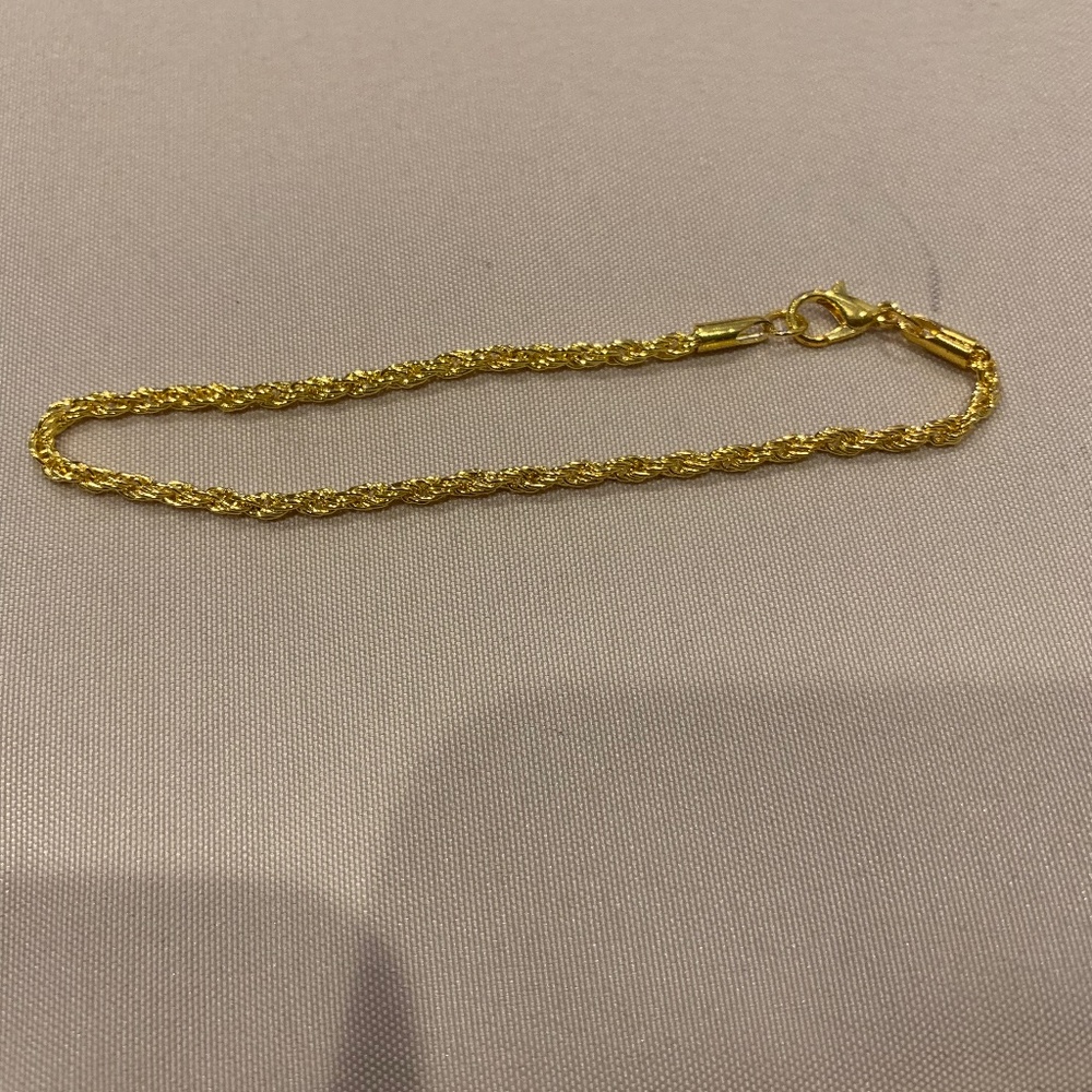 Goldtone 4” L Thin Rope Chain Bracelet (in Closed Position) New